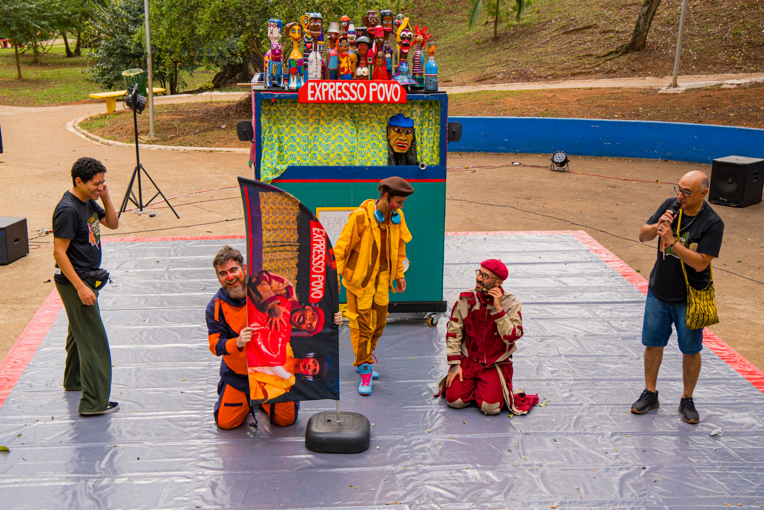 Grupo Contadores de Mentira durante a XIV Mostra de Teatro de São Miguel Paulista